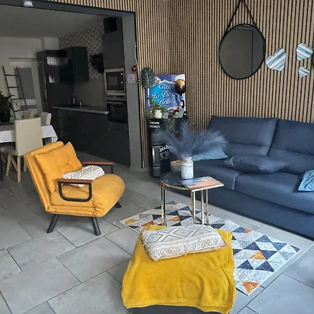 Maison Idealement Situee A Sur Mer, La Vie Est Belle Holiday home *