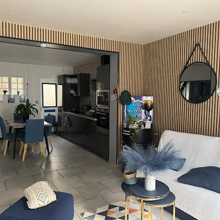 Maison Idealement Situee A Sur Mer, La Vie Est Belle Holiday home