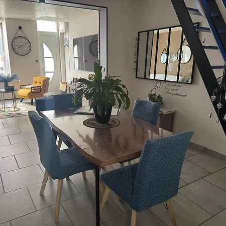 La Vie Est Belle, Maison Idealement Situee A Sur Holiday home Boulogne-sur-Mer